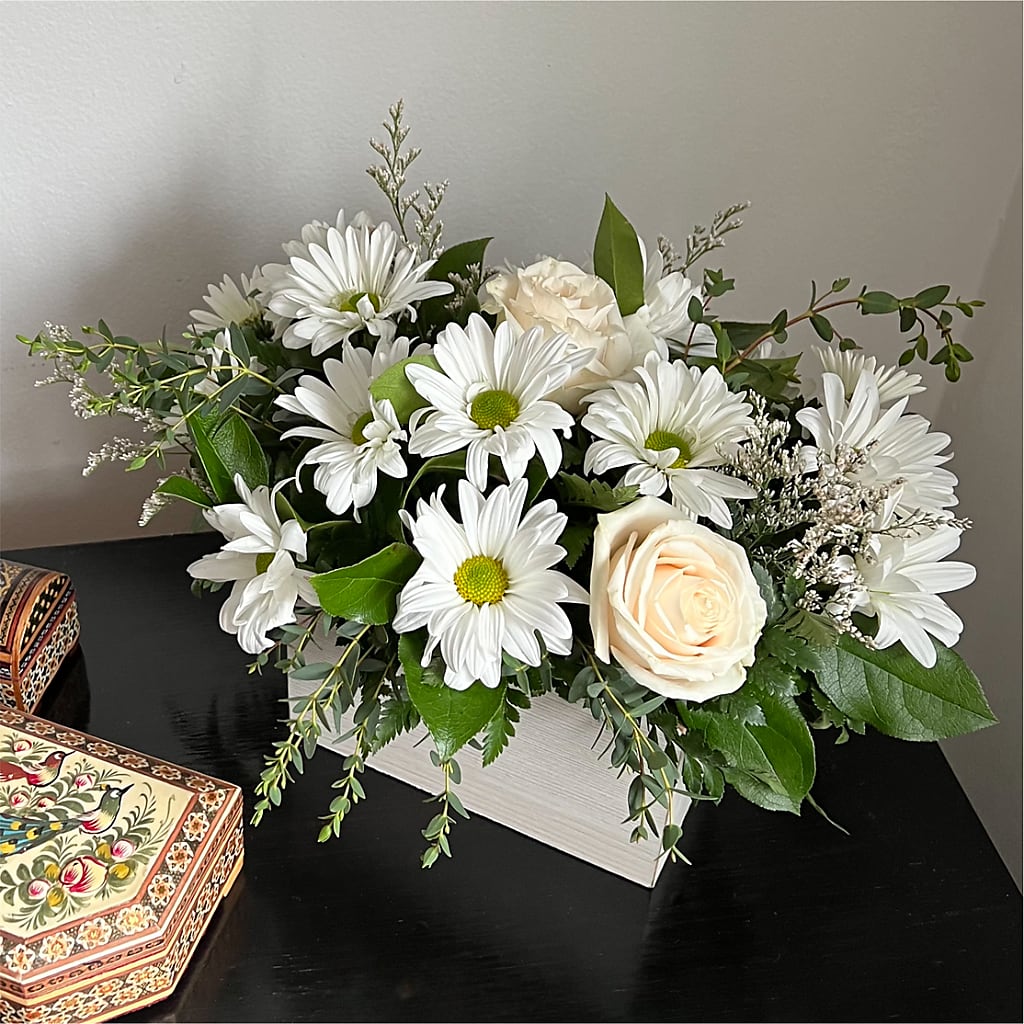 Fresh Linen Box Bouquet –  Joannies Floral Of Birch Run, Birch Run MI