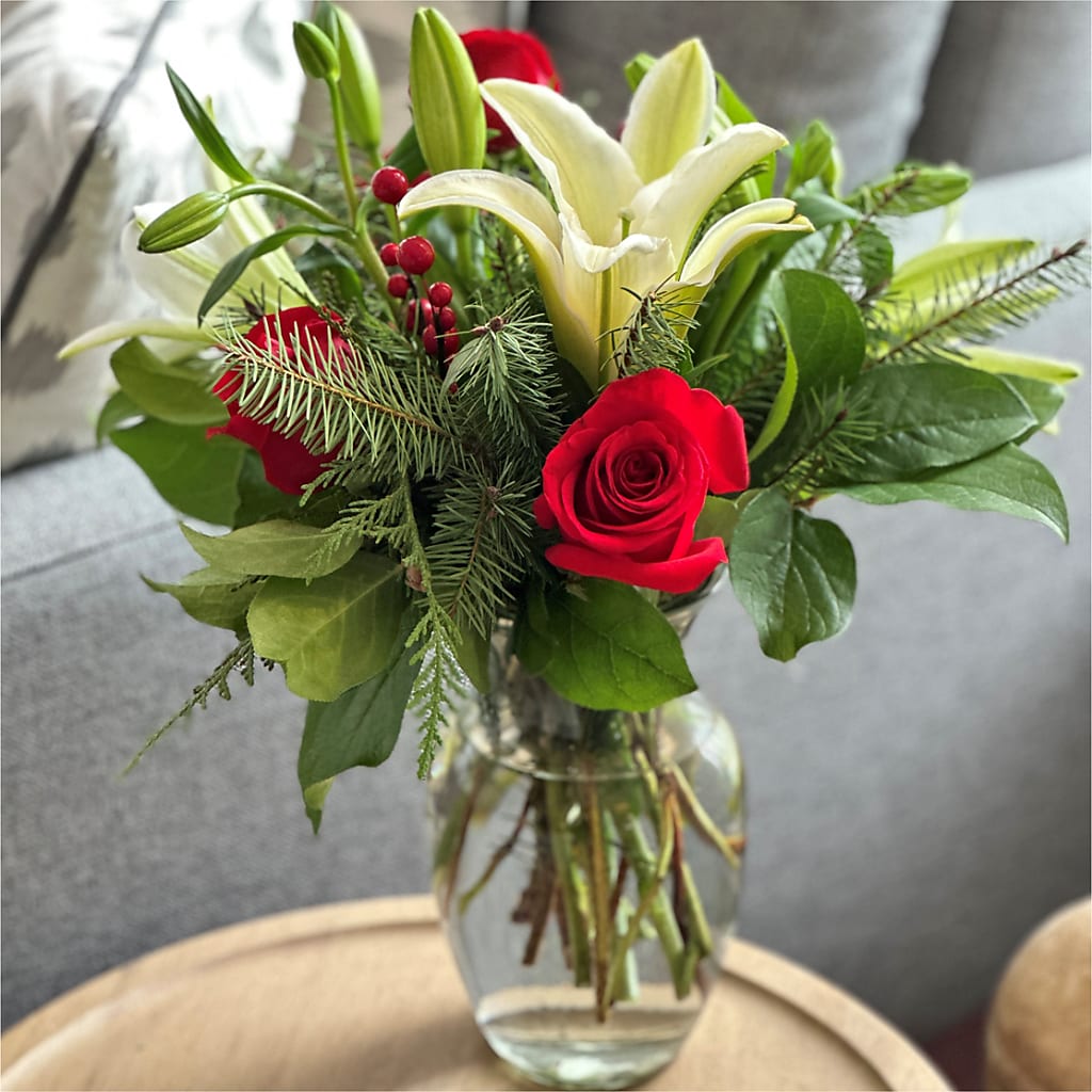 Sparkling Snowflakes Bouquet –  Joannies Floral Of Birch Run, Birch Run MI