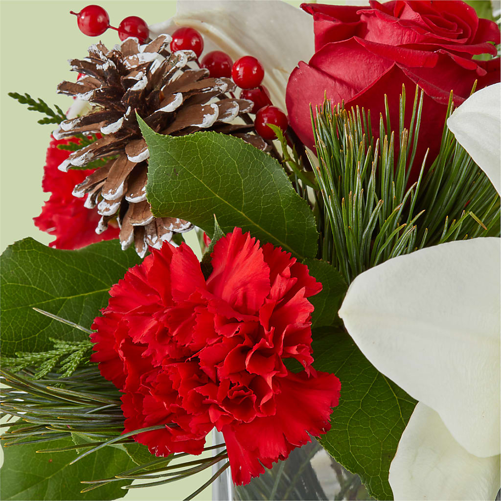 Glistening Icicles Bouquet –  Joannies Floral Of Birch Run, Birch Run MI
